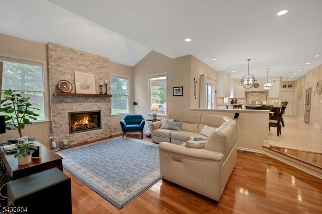 26 Rainbow Dr, Long Hill Twp., NJ 07946