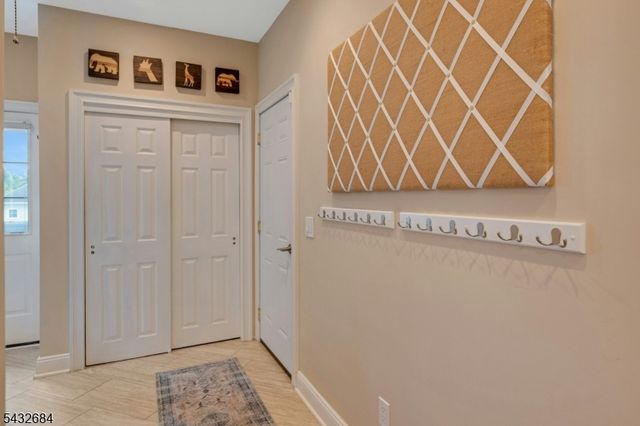 26 Rainbow Dr, Long Hill Twp., NJ 07946