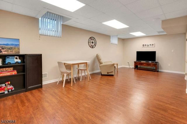 26 Rainbow Dr, Long Hill Twp., NJ 07946