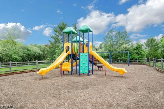 26 Rainbow Dr, Long Hill Twp., NJ 07946