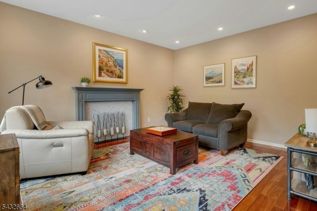 26 Rainbow Dr, Long Hill Twp., NJ 07946