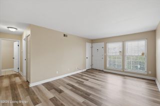 1972 Goldsmith Ln 4, Louisville, KY 40218