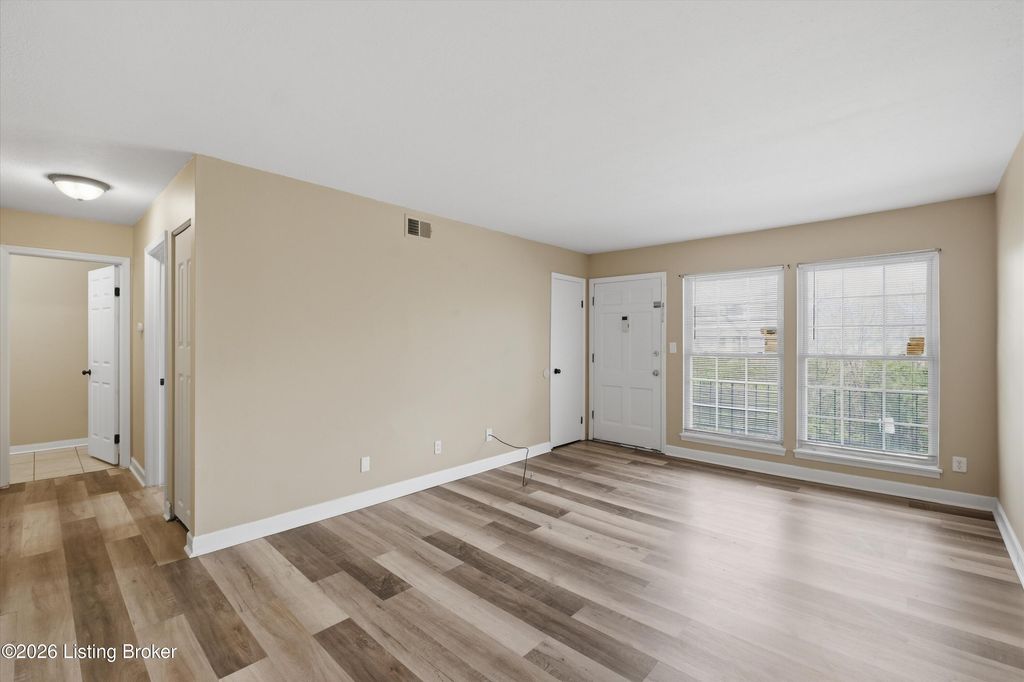 1972 Goldsmith Ln 4, Louisville, KY 40218