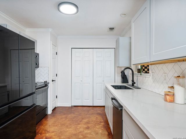 786 Deep Water Drive, Spring Branch, TX 78070