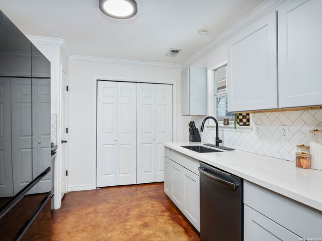 786 Deep Water Drive, Spring Branch, TX 78070