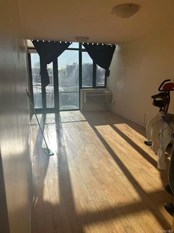 60-70 Woodhaven Boulevard 6A, Elmhurst, NY 11373