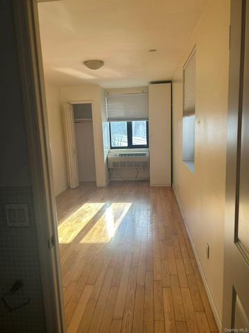 60-70 Woodhaven Boulevard 6A, Elmhurst, NY 11373