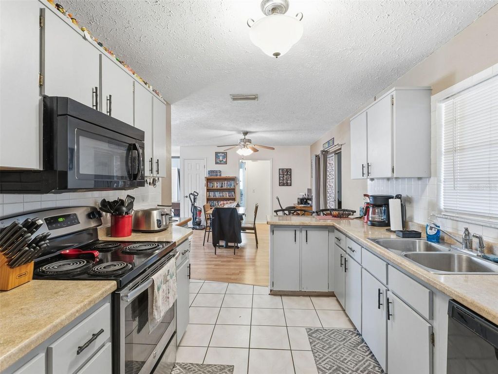 Image 6 of property listing at 3377 MONTANO AVENUE, Spring Hill, FL 34609