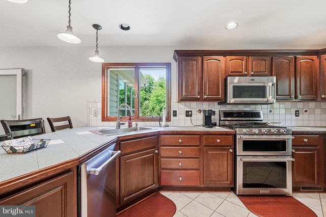 122 LILLIAN, Sicklerville, NJ 08081