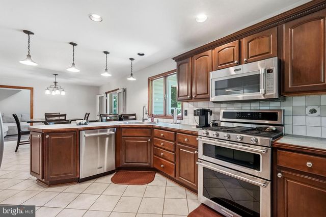 122 LILLIAN, Sicklerville, NJ 08081