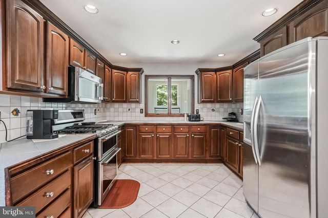 122 LILLIAN, Sicklerville, NJ 08081