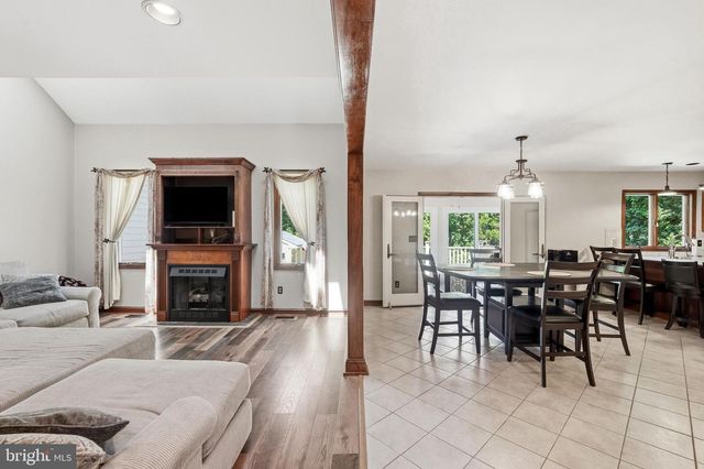 122 LILLIAN, Sicklerville, NJ 08081