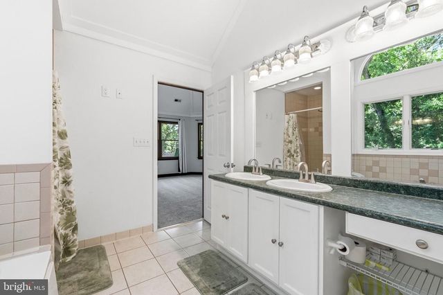 122 LILLIAN, Sicklerville, NJ 08081