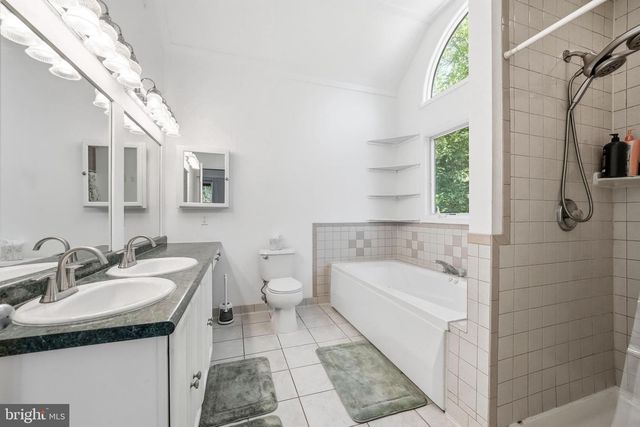 122 LILLIAN, Sicklerville, NJ 08081