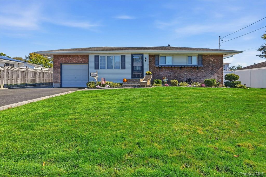 71 W 14th Street, Deer Park, NY 11729 — exterior