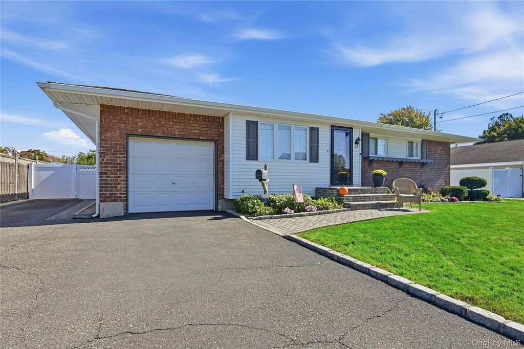 71 W 14th Street, Deer Park, NY 11729 — photo 2