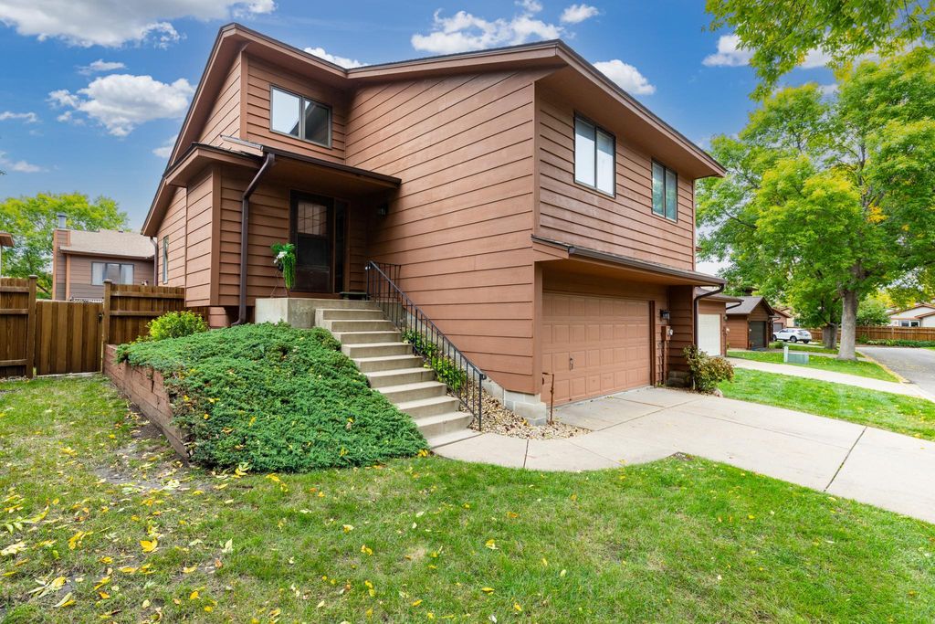 5361 Emerald Way, Apple Valley, MN 55124 — photo 2