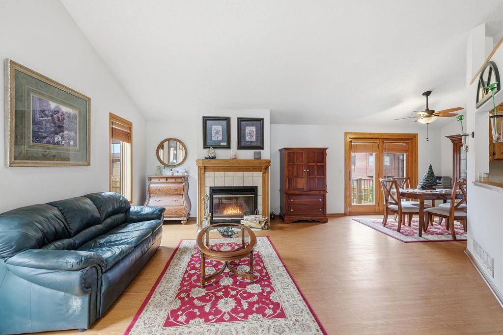 5361 Emerald Way, Apple Valley, MN 55124 — photo 4