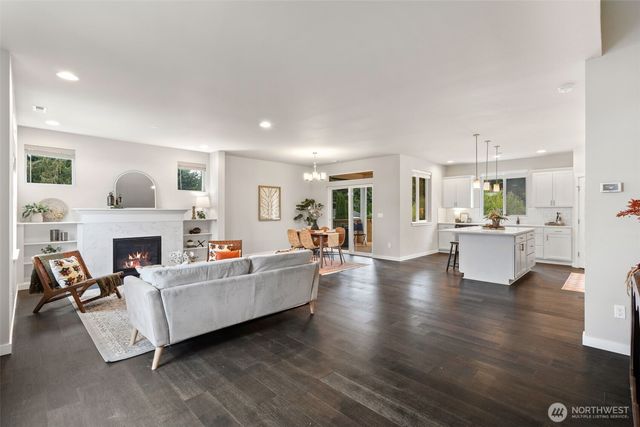 650 NW Gardenia Way, Bremerton, WA 98311