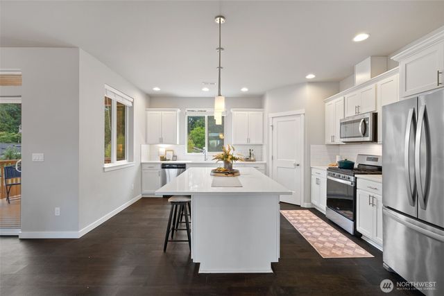 650 NW Gardenia Way, Bremerton, WA 98311