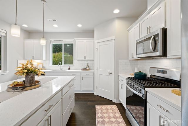 650 NW Gardenia Way, Bremerton, WA 98311