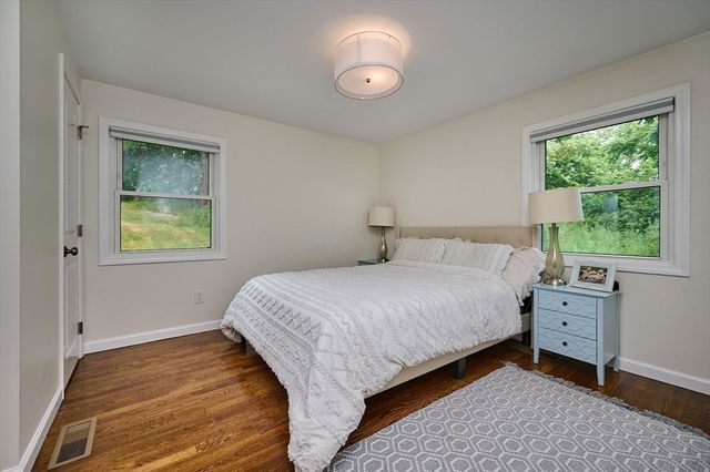 194 Pleasant St, East Longmeadow, MA 01028
