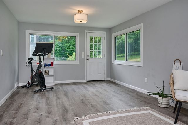 194 Pleasant St, East Longmeadow, MA 01028