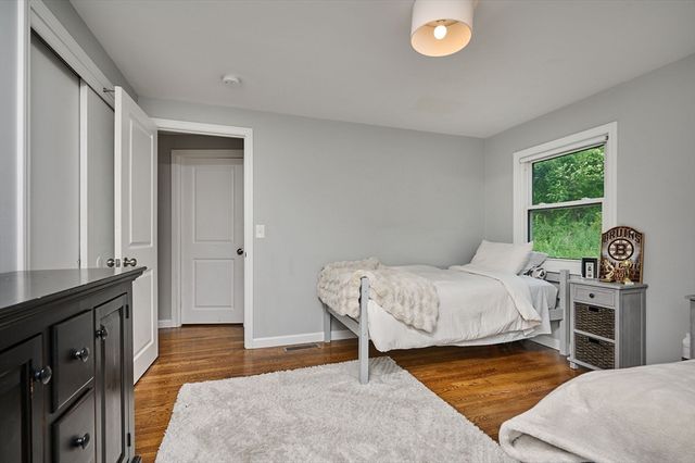 194 Pleasant St, East Longmeadow, MA 01028