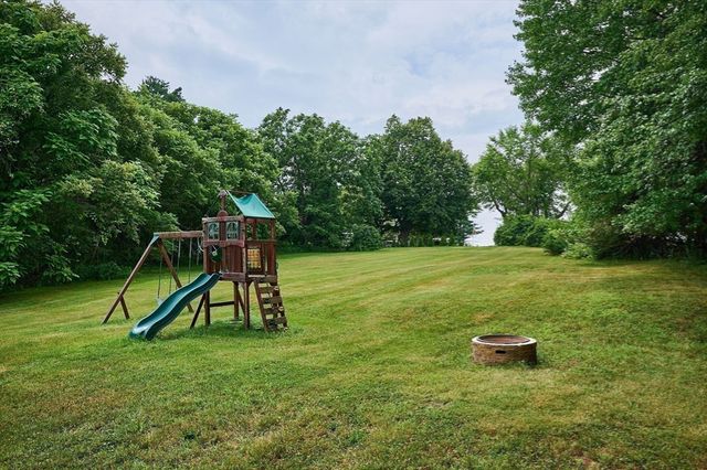 194 Pleasant St, East Longmeadow, MA 01028