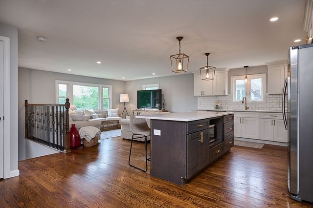 194 Pleasant St, East Longmeadow, MA 01028