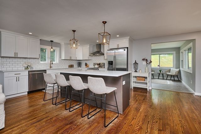 194 Pleasant St, East Longmeadow, MA 01028