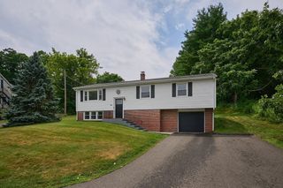 194 Pleasant St, East Longmeadow, MA 01028