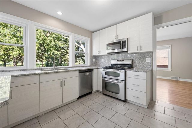 6539 N NEVA Avenue, Chicago, IL 60631