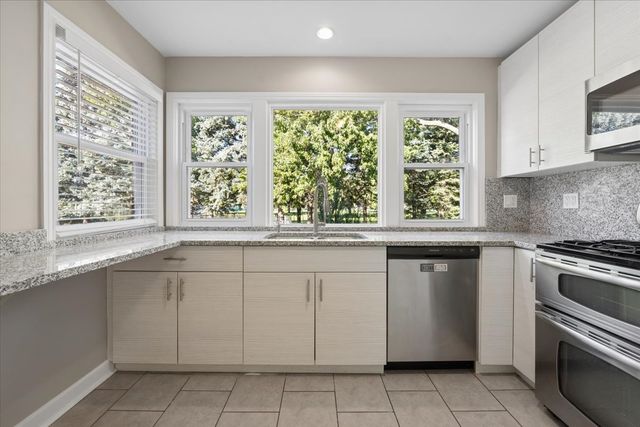 6539 N NEVA Avenue, Chicago, IL 60631