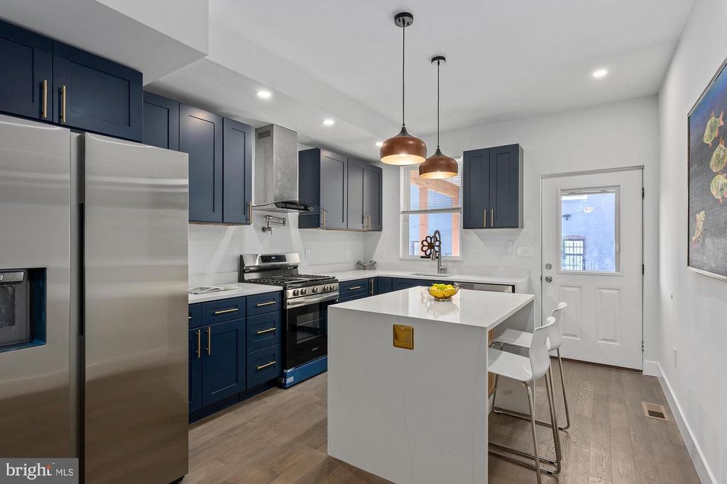 Image 10 of property listing at 2713 E FAYETTE ST, Baltimore, MD 21224