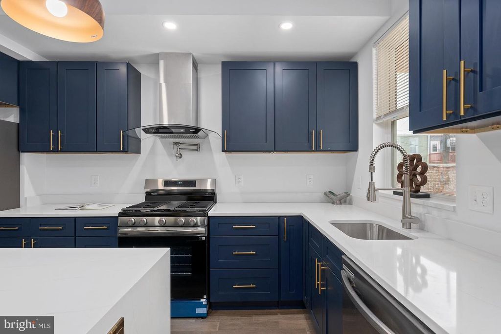 Image 11 of property listing at 2713 E FAYETTE ST, Baltimore, MD 21224