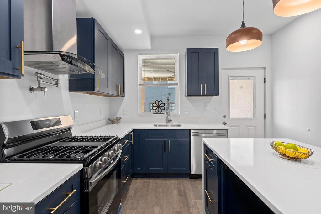 Image 12 of property listing at 2713 E FAYETTE ST, Baltimore, MD 21224