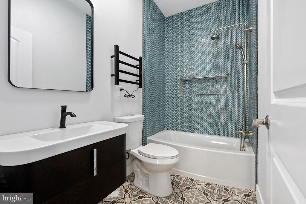 Image 19 of property listing at 2713 E FAYETTE ST, Baltimore, MD 21224