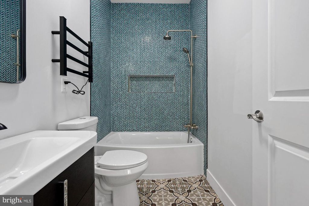 Image 20 of property listing at 2713 E FAYETTE ST, Baltimore, MD 21224