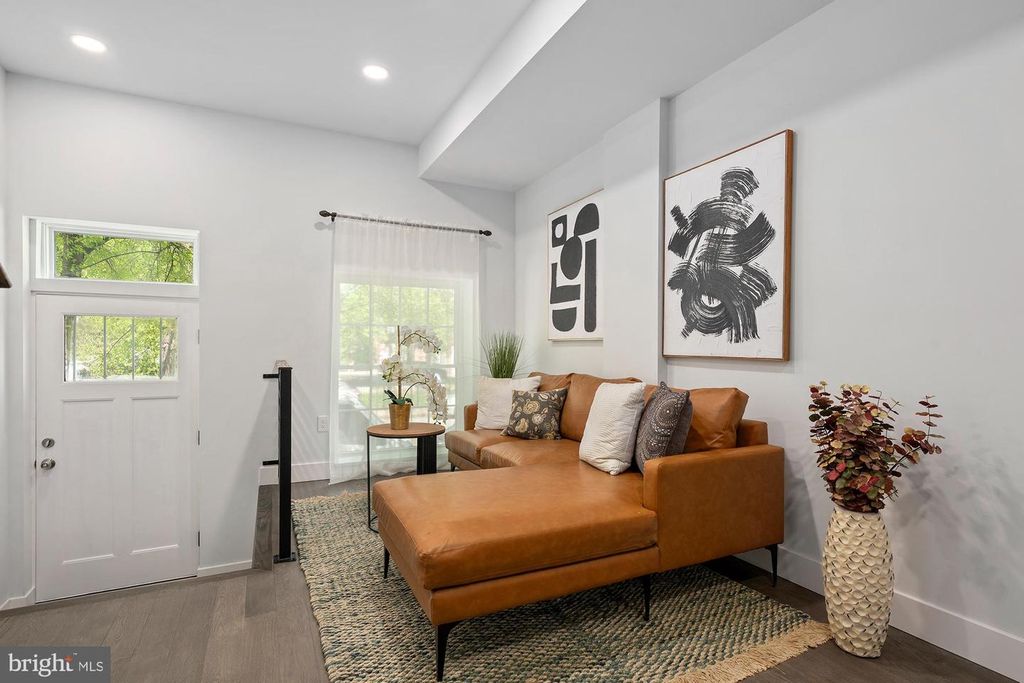 Image 3 of property listing at 2713 E FAYETTE ST, Baltimore, MD 21224