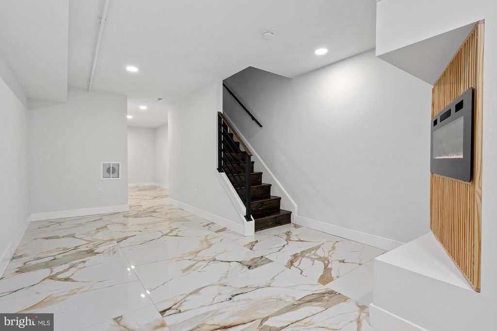 Image 31 of property listing at 2713 E FAYETTE ST, Baltimore, MD 21224