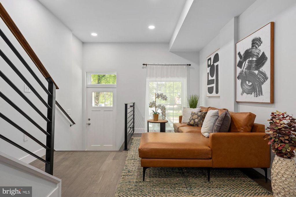 Image 4 of property listing at 2713 E FAYETTE ST, Baltimore, MD 21224