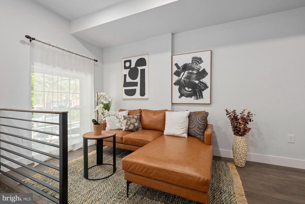 Image 5 of property listing at 2713 E FAYETTE ST, Baltimore, MD 21224