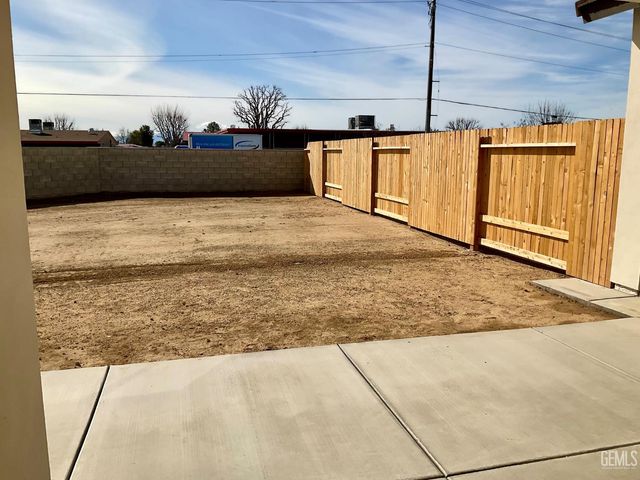 5109 Cohiba Court, Bakersfield, CA 93307