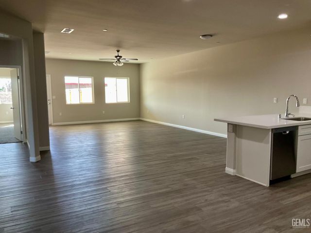 5109 Cohiba Court, Bakersfield, CA 93307