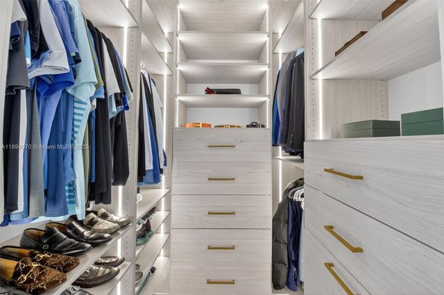 8317 Essex Country Club Dr, Boca Raton, FL 33434