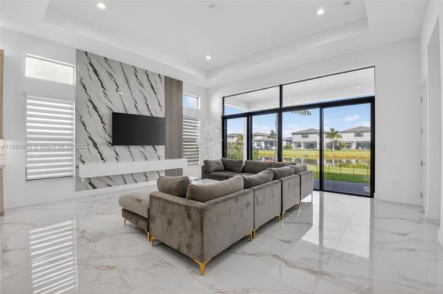 8317 Essex Country Club Dr, Boca Raton, FL 33434