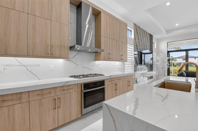 8317 Essex Country Club Dr, Boca Raton, FL 33434