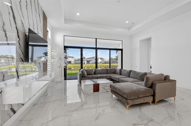 8317 Essex Country Club Dr, Boca Raton, FL 33434