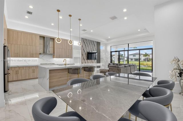 8317 Essex Country Club Dr, Boca Raton, FL 33434